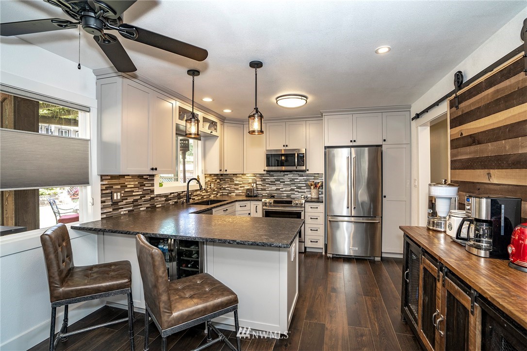 4203 Robin Road West University Place, WA 98466 - Photo 9 of 30 Gallery Image 9