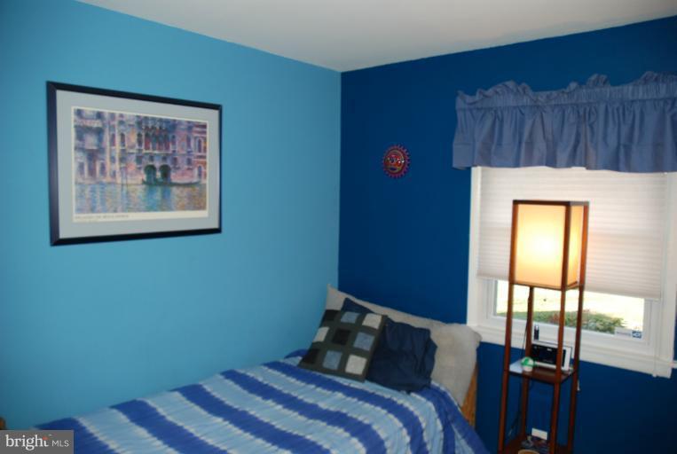 11812 Fernshire Road Gaithersburg, MD 20878 - Photo 16 of 17 Bedroom 2