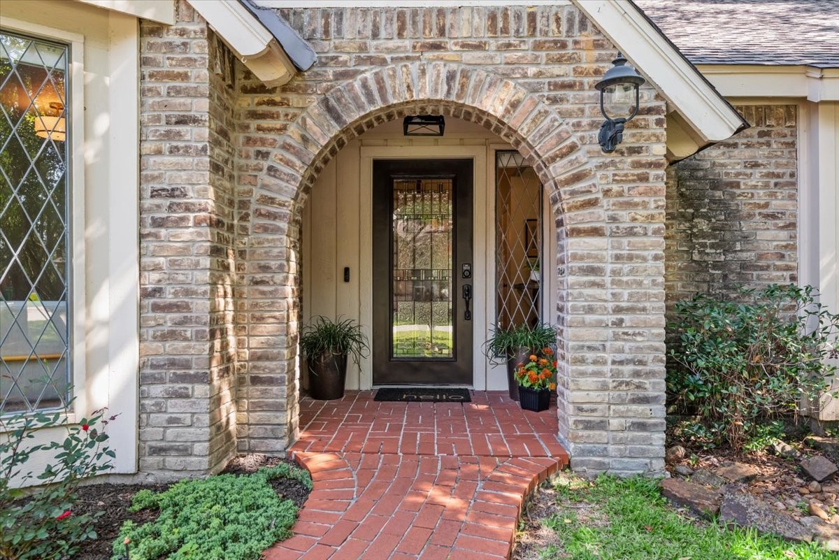 10 Cape Chestnut Drive Spring, TX 77381 - Photo 3 of 39
