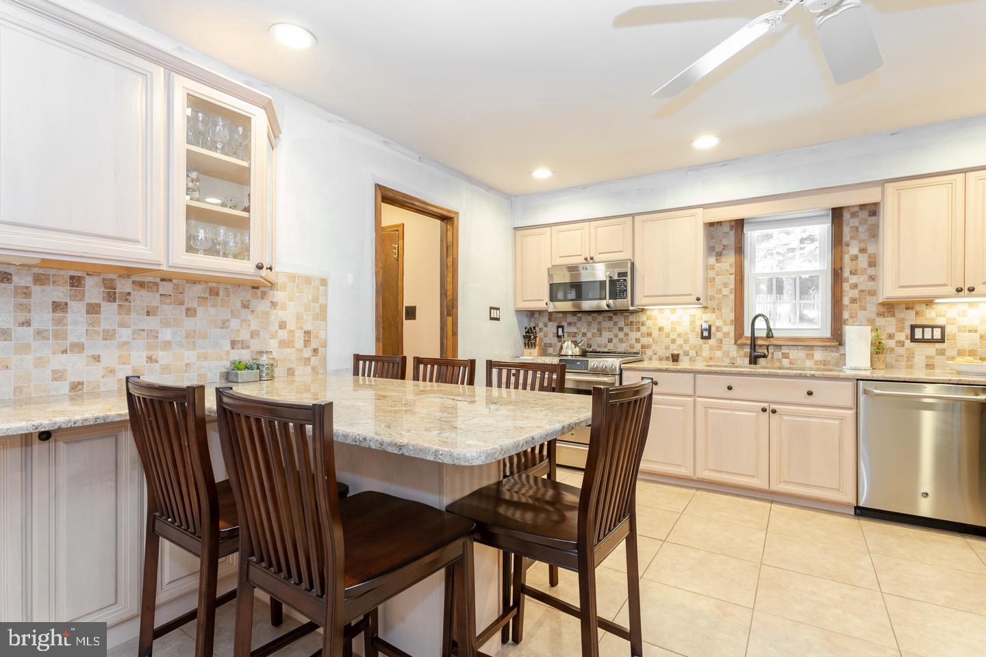 908 Radnor Road Wayne, PA 19087 - Photo 8 of 46