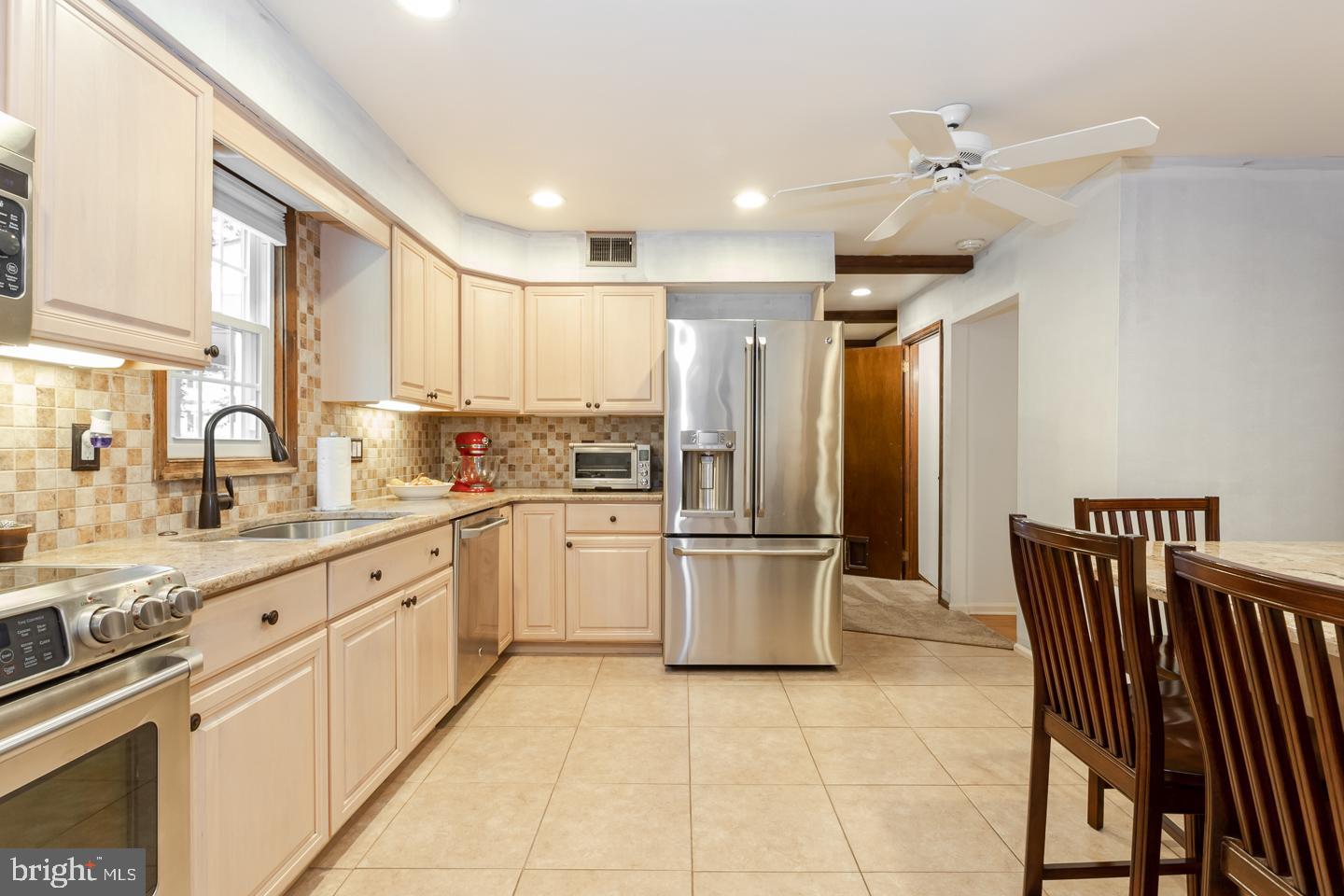 908 Radnor Road Wayne, PA 19087 - Photo 9 of 46