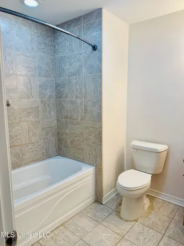 $1,175 | 590 Royal Oak Drive, Unit 1, Pass Christian, MS 39571