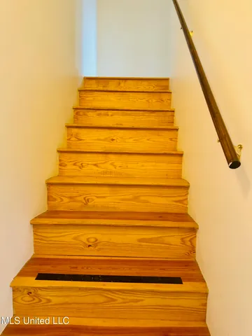 $1,175 | 590 Royal Oak Drive, Unit 1, Pass Christian, MS 39571