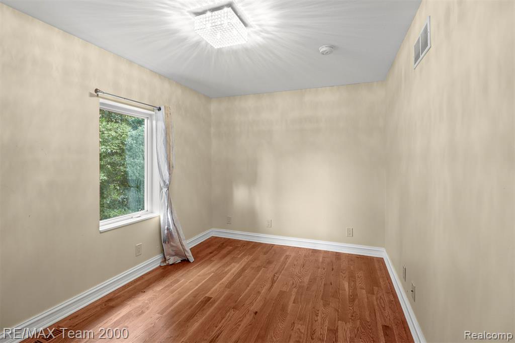 1895 Big Trail Road Walled Lake, MI 48390 - Photo 17 of 40 Gallery Image 17