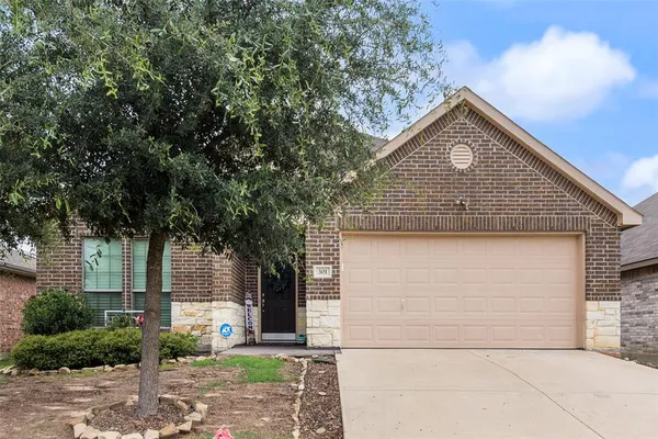 $290,000 | 301 Billy Wickliffe Drive, Wilmer, TX 75172