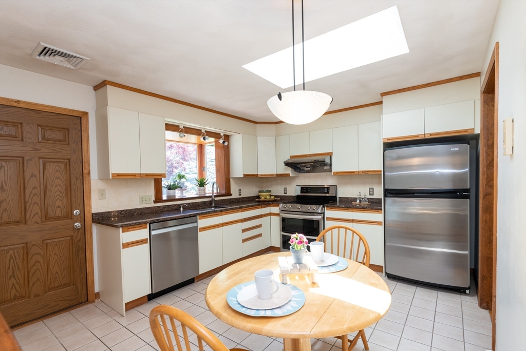 29 Ellen Road Stoneham, MA 02180 - Photo 13 of 42 Gallery Image 13
