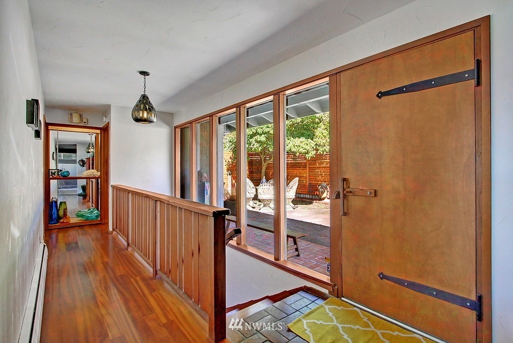 8499 Tillicum Road Southwest Seattle, WA 98136 - Photo 7 of 20