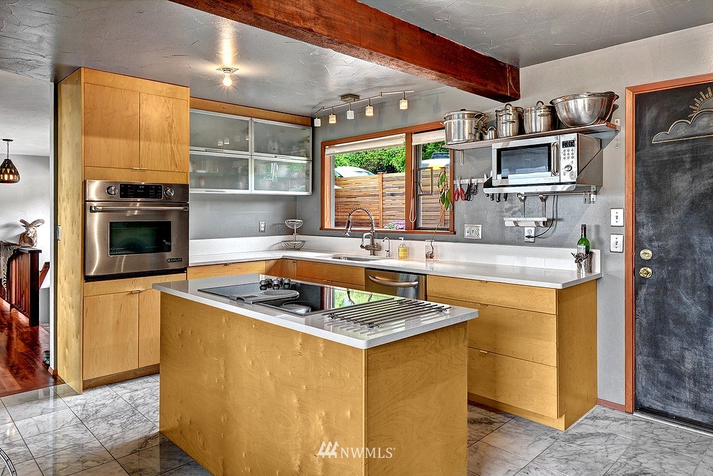 8499 Tillicum Road Southwest Seattle, WA 98136 - Photo 10 of 20
