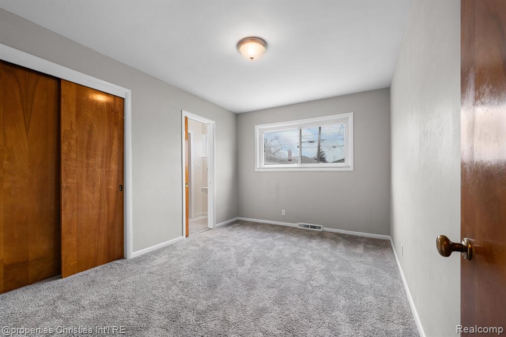 24680 Kelly Road Eastpointe, MI 48021 - Photo 14 of 20