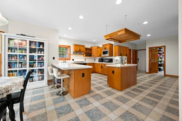 $799,900 | 15411 Highway 9, Hope, IN 47246