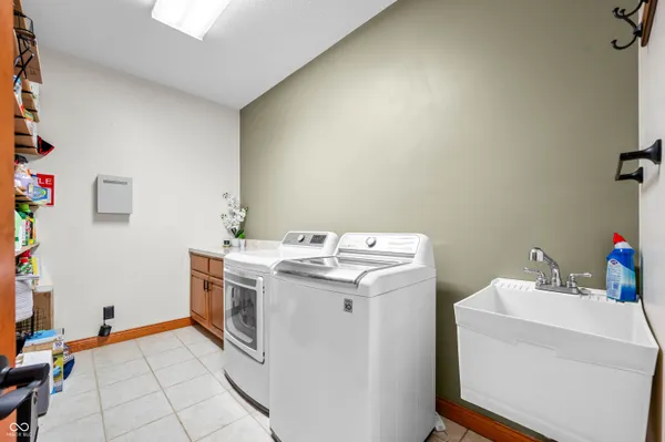 $799,900 | 15411 Highway 9, Hope, IN 47246