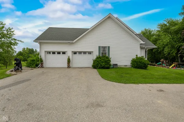 $799,900 | 15411 Highway 9, Hope, IN 47246