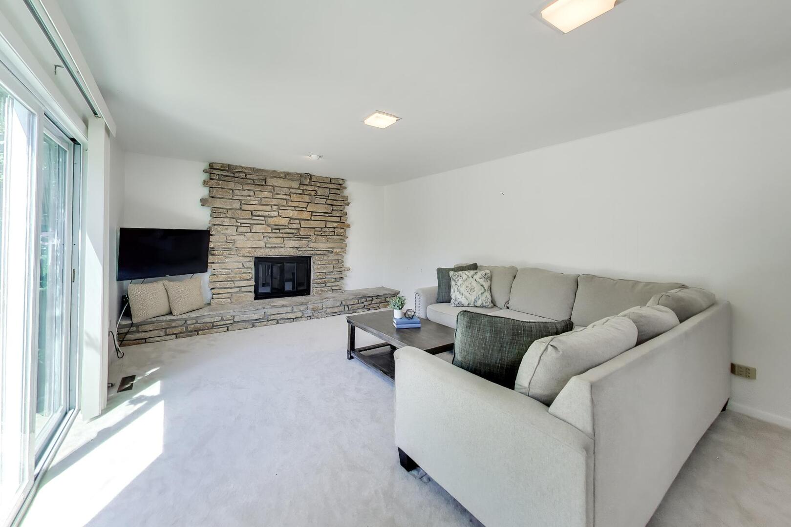 1823 East Camp McDonald Road Mount Prospect, IL 60056 - Photo 12 of 31