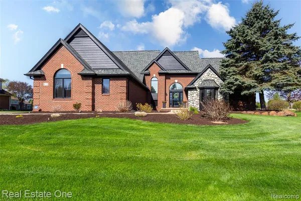 $719,000 | 418 Gleneagles, Highland, MI 48357
