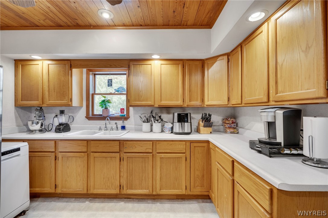 3618 Crittenden Road Alden, NY 14004 - Photo 9 of 47