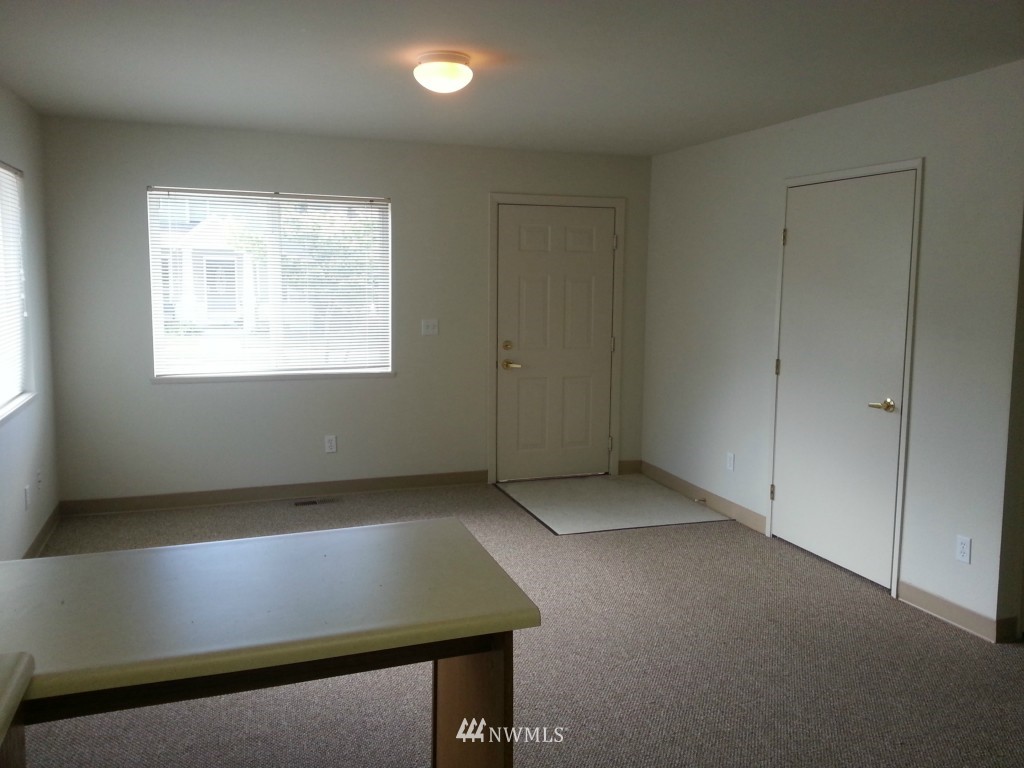 4105 East R Street Tacoma, WA 98404 - Photo 4 of 6