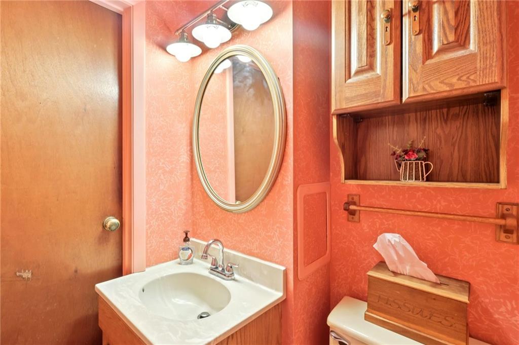 675 Blue Ridge Road Pittsburgh, PA 15239 - Photo 19 of 41