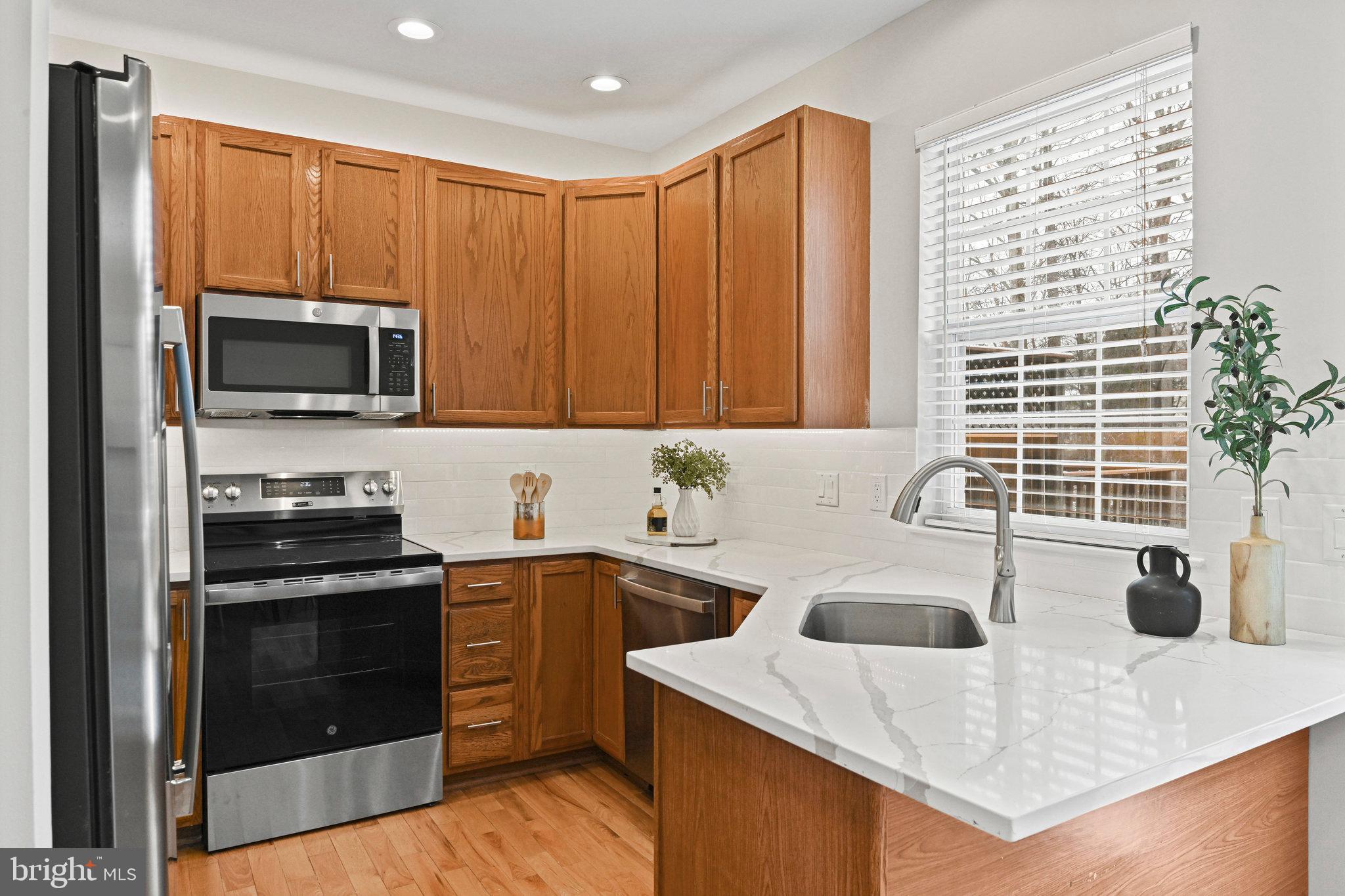 1271 Wild Hawthorn Way Reston, VA 20194 - Photo 5 of 55 Gallery Image 5