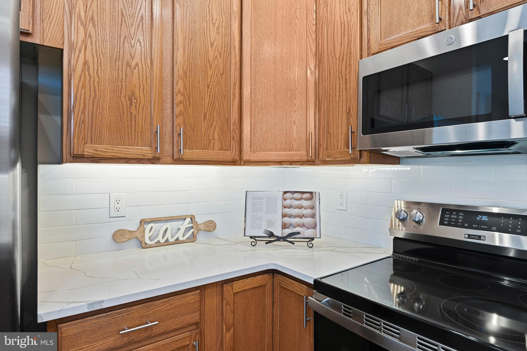 1271 Wild Hawthorn Way Reston, VA 20194 - Photo 6 of 55 Gallery Image 6