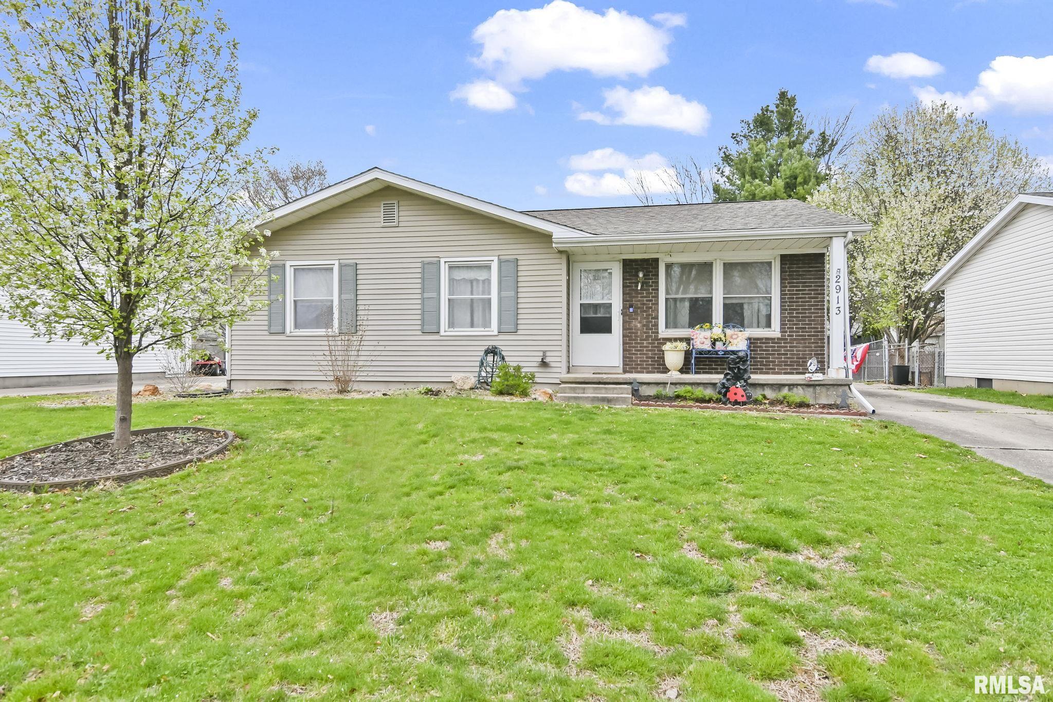 2913 East Griffiths Avenue Springfield, IL 62702 - Photo 1 of 20