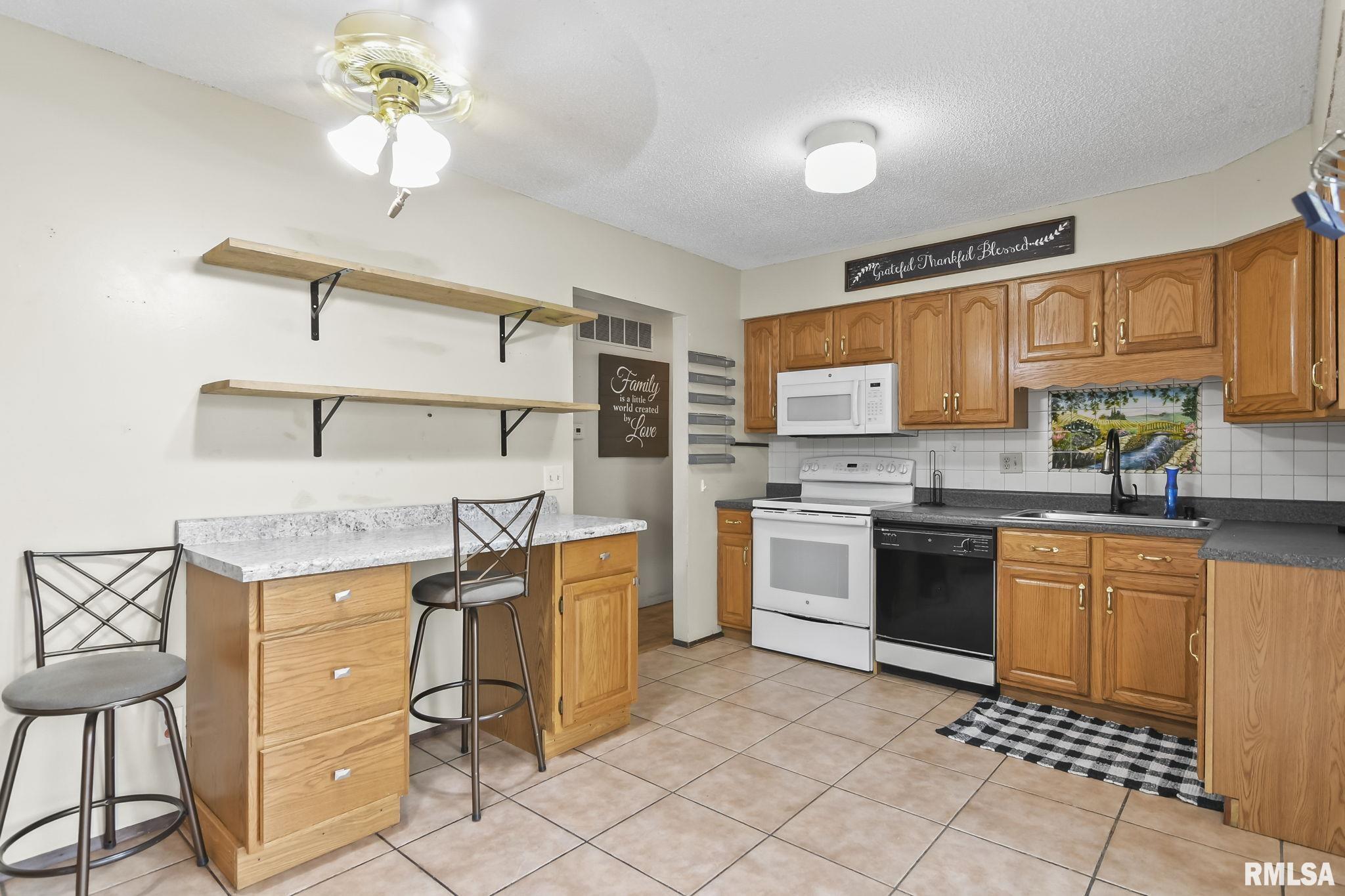 2913 East Griffiths Avenue Springfield, IL 62702 - Photo 4 of 20