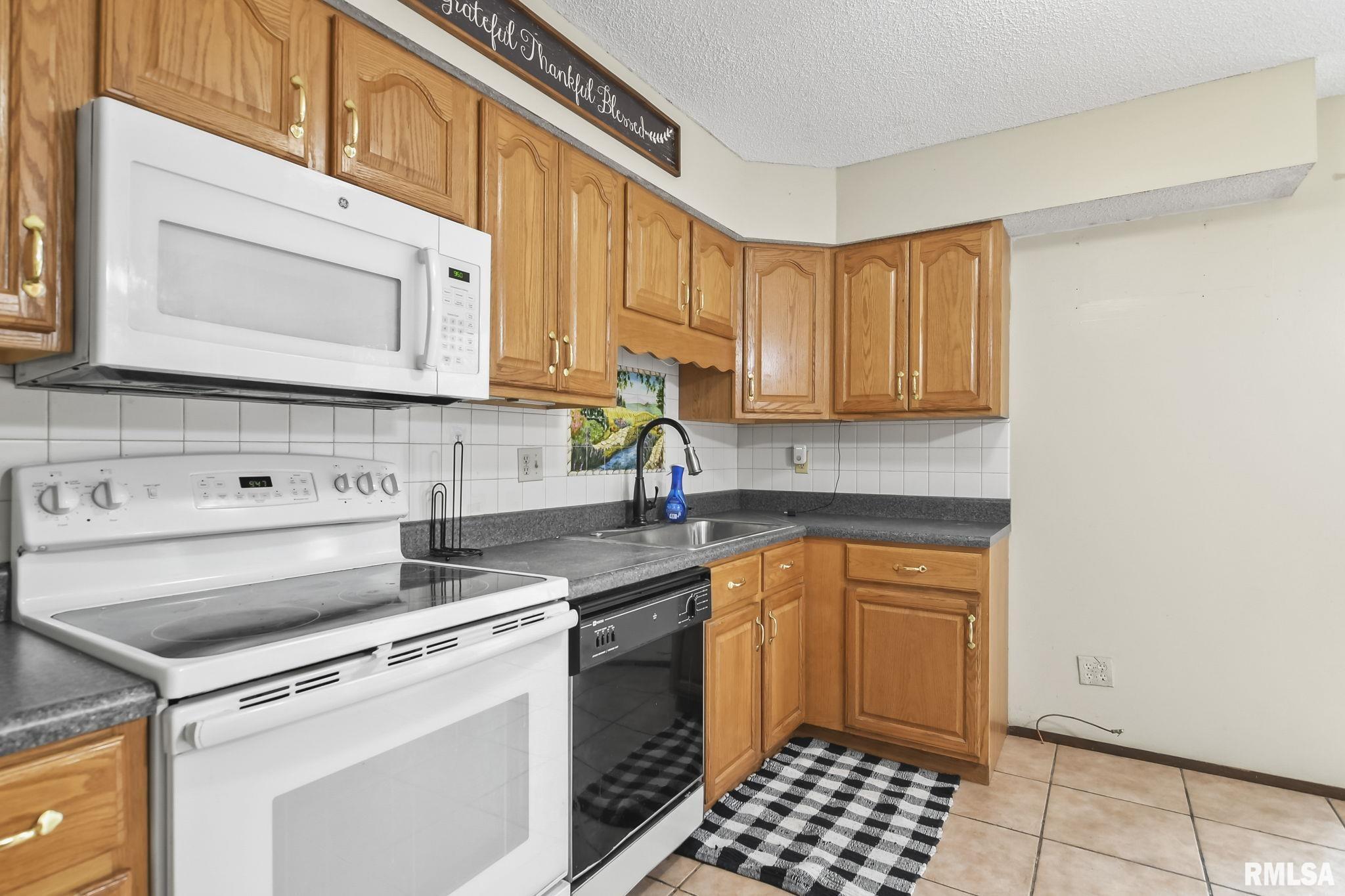 2913 East Griffiths Avenue Springfield, IL 62702 - Photo 5 of 20