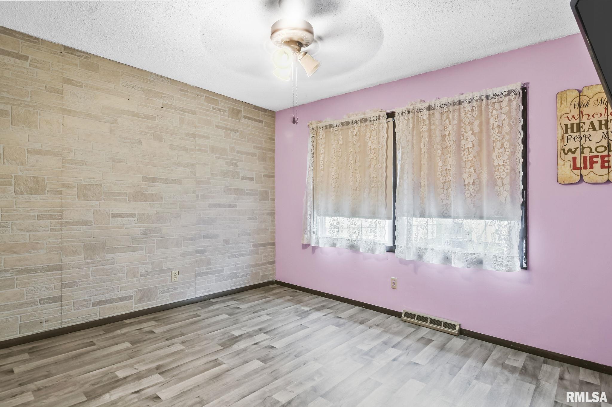 2913 East Griffiths Avenue Springfield, IL 62702 - Photo 7 of 20
