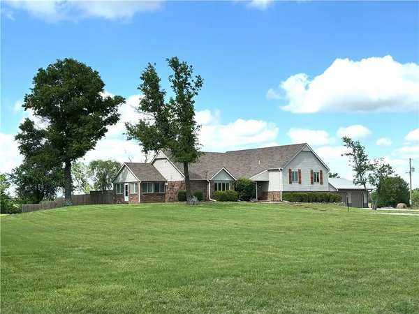 $625,000 | 1358 26000 Road, Parsons, KS 67357