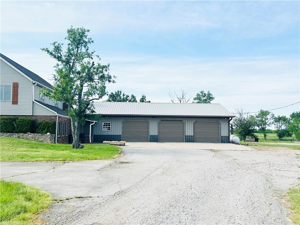 1358 26000 Road Parsons, KS 67357 - Photo 3 of 76