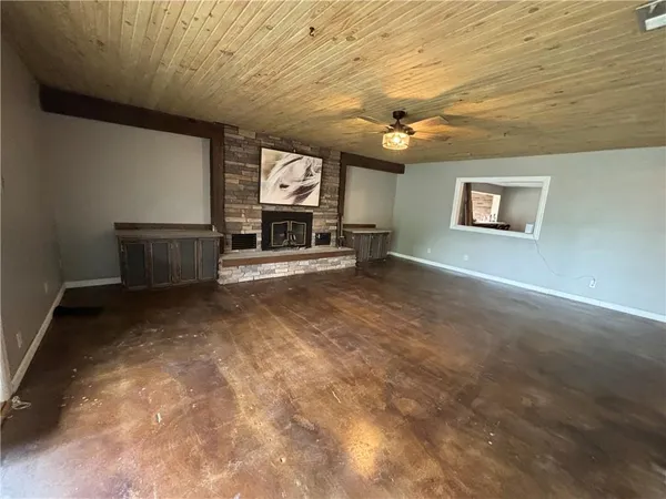 $625,000 | 1358 26000 Road, Parsons, KS 67357