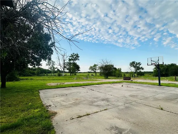 $625,000 | 1358 26000 Road, Parsons, KS 67357