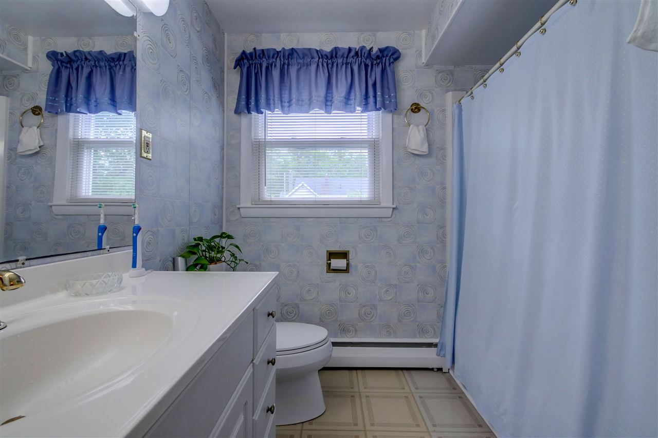 51 Bellevue Street Manchester, NH 03103 - Photo 18 of 40