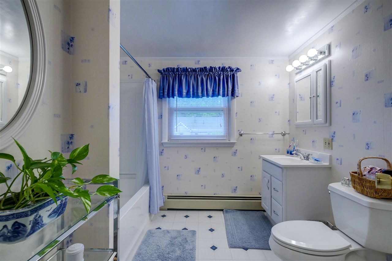 51 Bellevue Street Manchester, NH 03103 - Photo 33 of 40