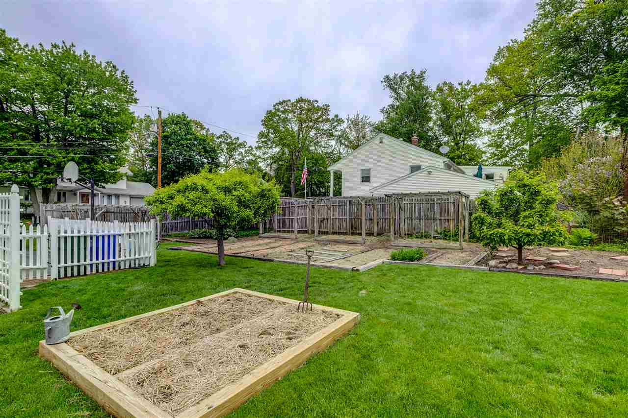 51 Bellevue Street Manchester, NH 03103 - Photo 37 of 40