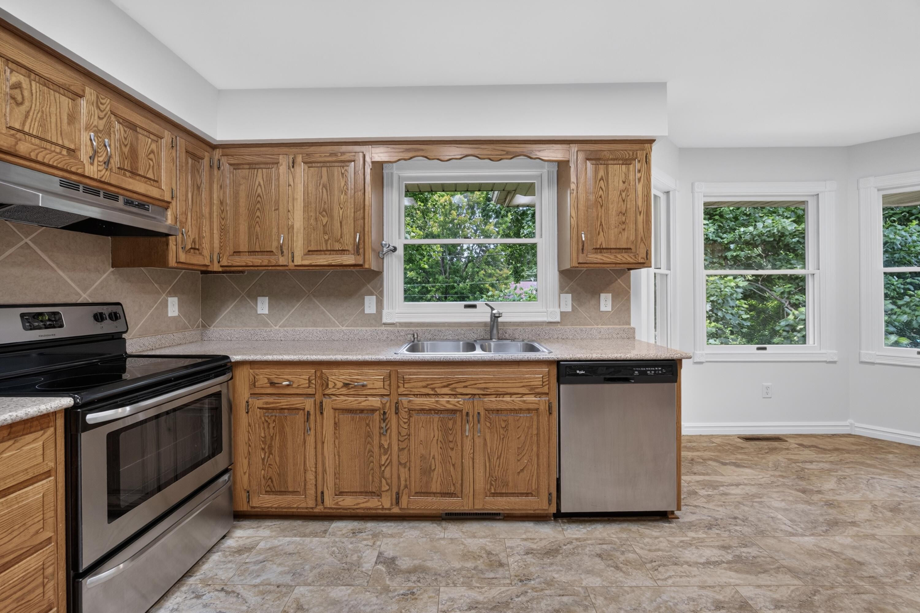 3605 East Delmar Street Springfield, MO 65809 - Photo 12 of 53 0N8A4432