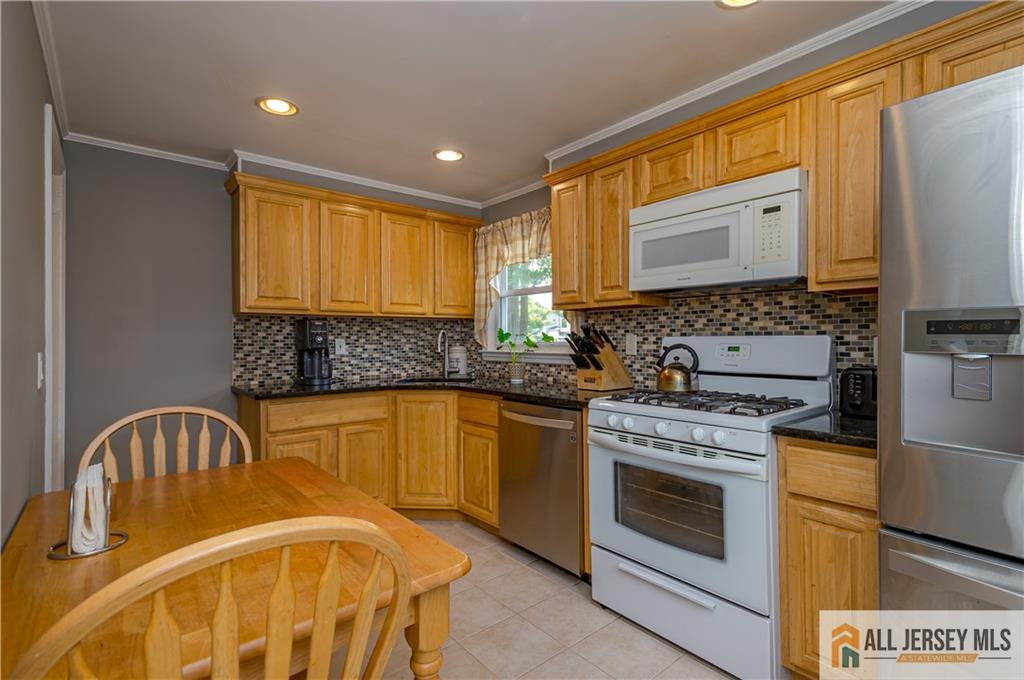 4 Ruth Place Middlesex, NJ 08846 - Photo 3 of 26 Gallery Image 3