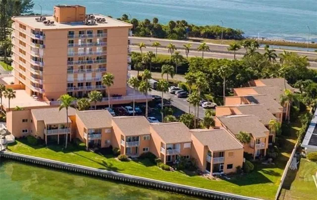 $2,600 | 7400 Sunshine Skyway Lane South, Unit 103, St. Petersburg, FL 33711