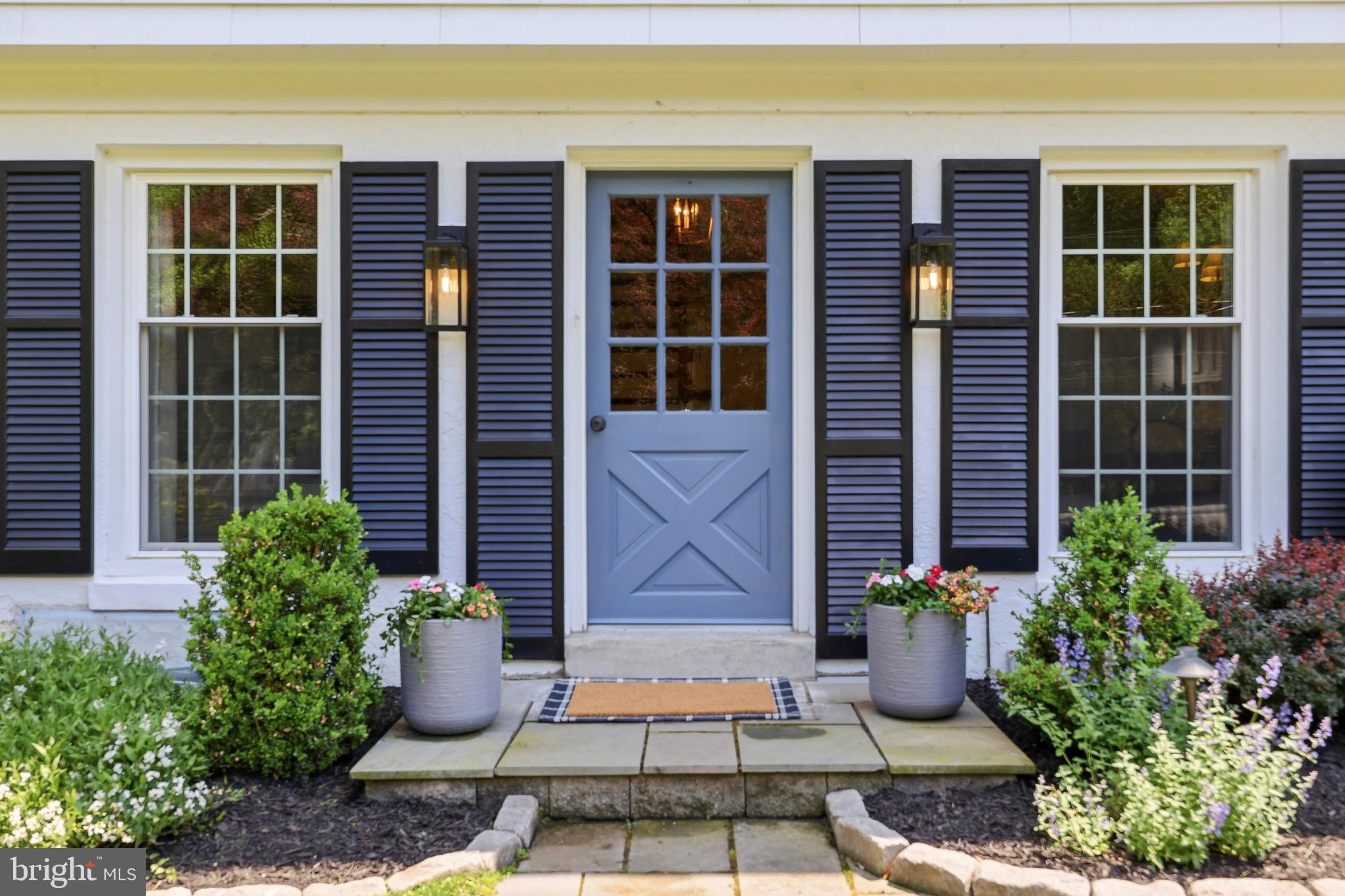 566 Upper Weadley Road Wayne, PA 19087 - Photo 3 of 50 Front Entrance w/ flagstone walkway