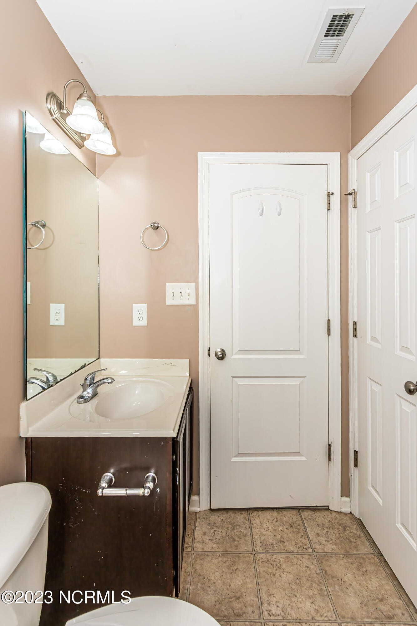 230 Merin Height Road Jacksonville, NC 28546 - Photo 28 of 67 Bathroom 1