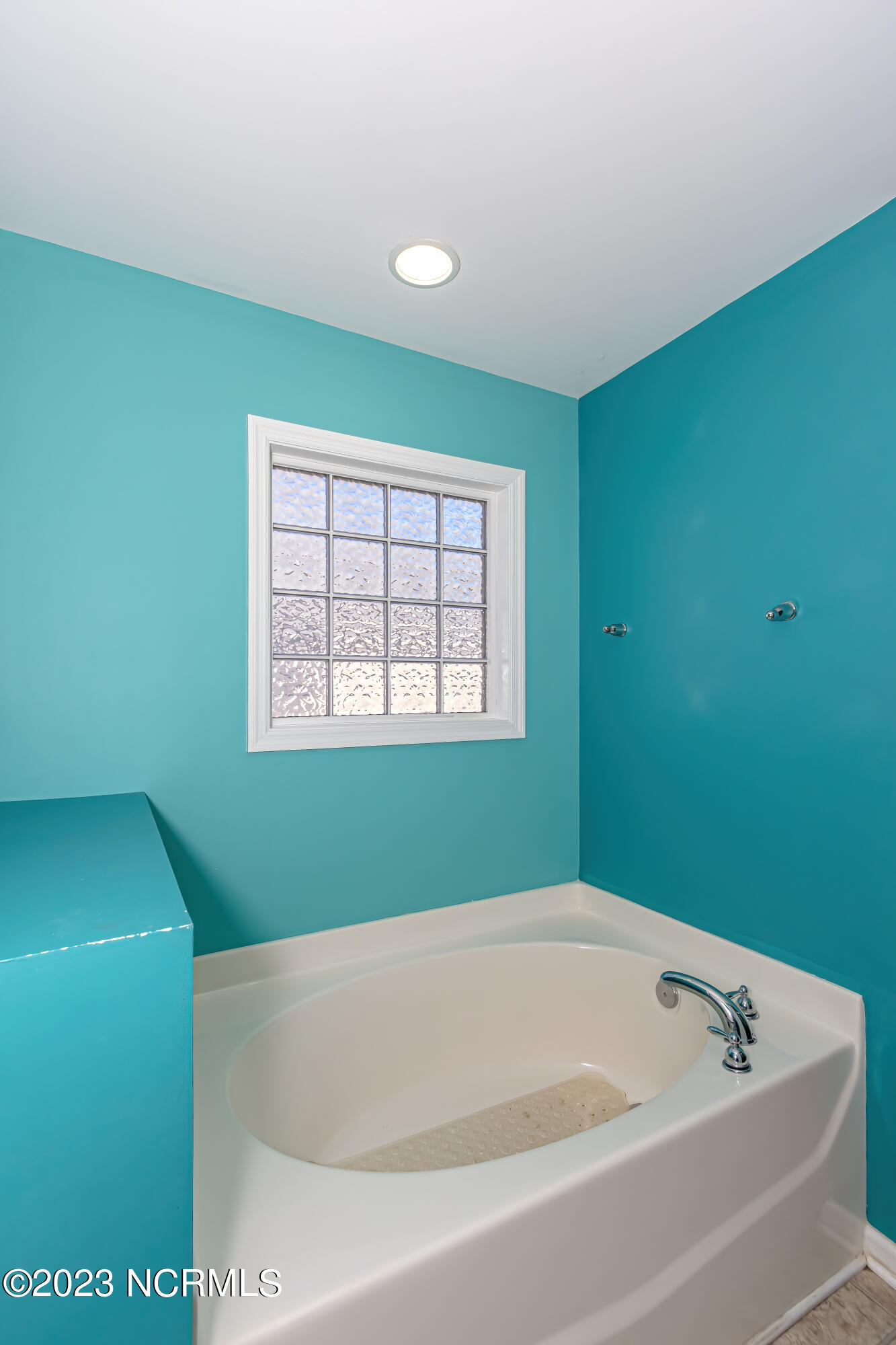 230 Merin Height Road Jacksonville, NC 28546 - Photo 38 of 67 Master bathroom