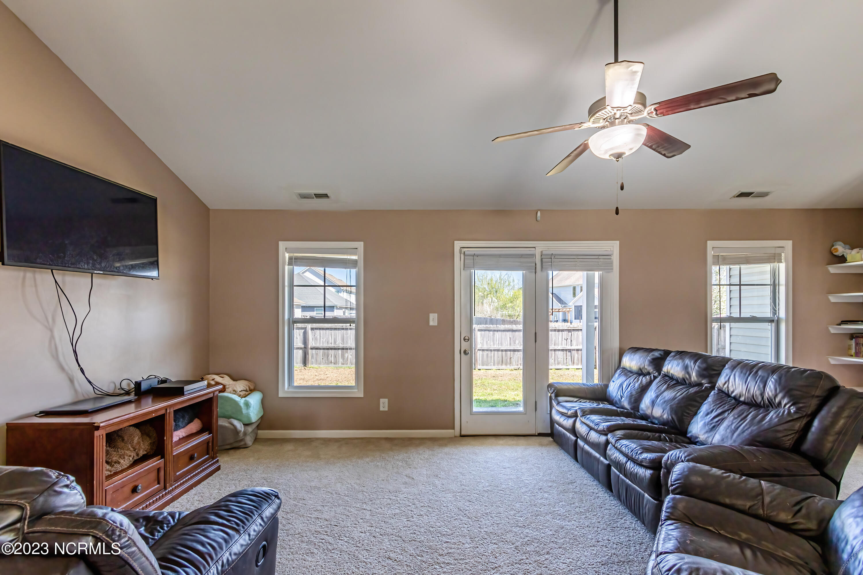 230 Merin Height Road Jacksonville, NC 28546 - Photo 6 of 67 Living room