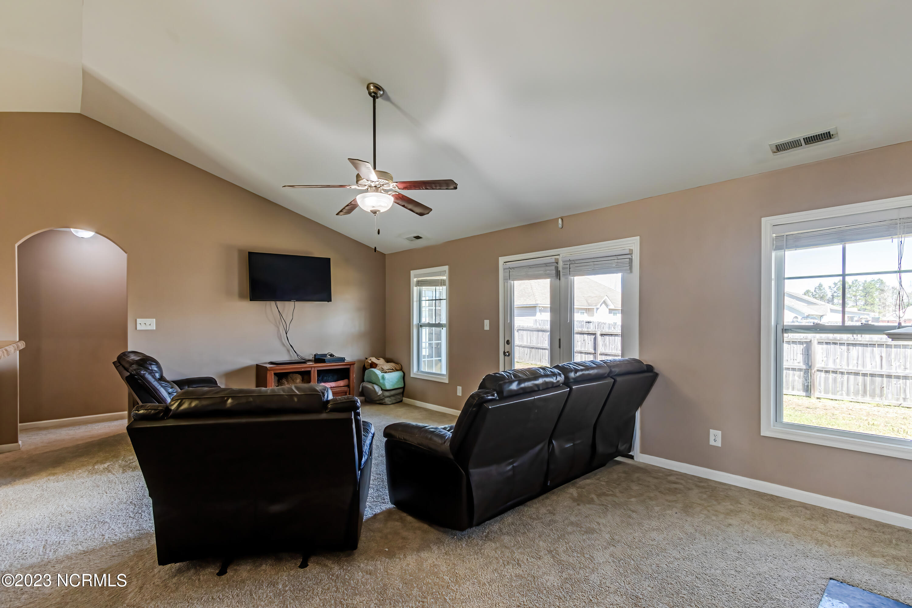 230 Merin Height Road Jacksonville, NC 28546 - Photo 8 of 67 Living room
