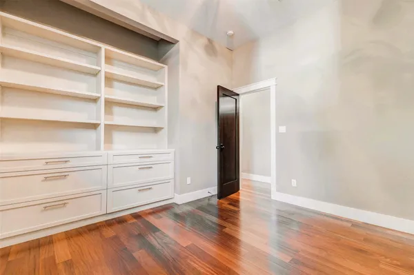 a view of an empty walk in closet