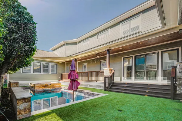 a front view of house with yard