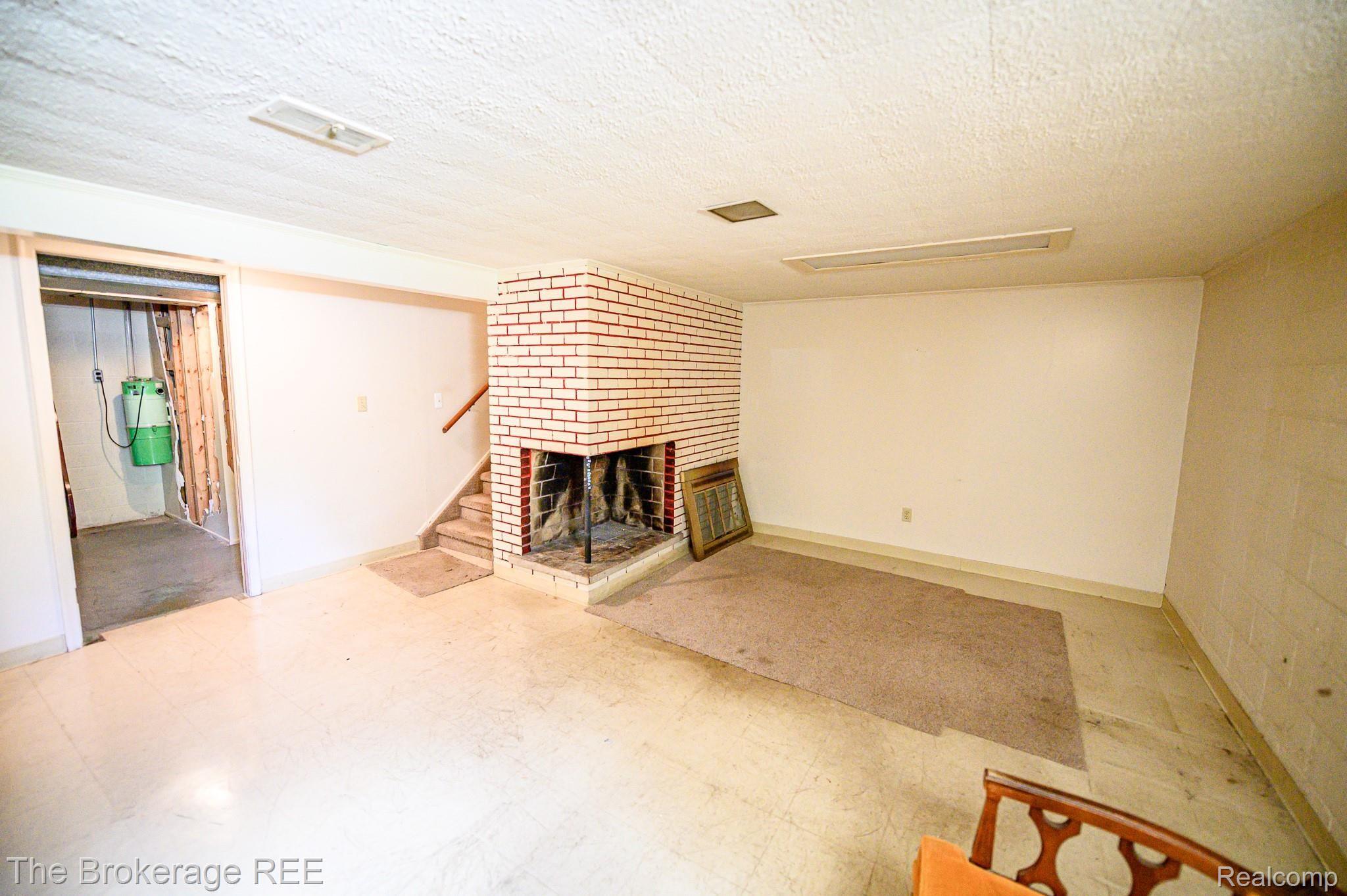 6909 Lahser Road Bloomfield Hills, MI 48301 - Photo 25 of 59 6909 LAHSER Road, Bloomfield Twp 48301 Let's buy a house today!!