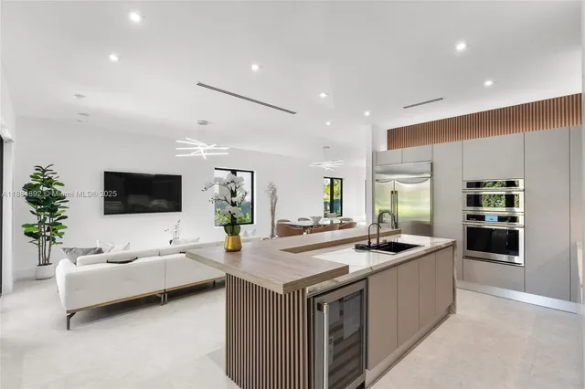 $2,740,000 | 2523 Red Road, Miami, FL 33134
