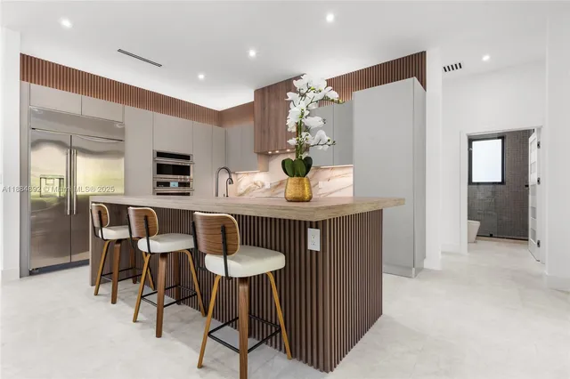 $2,740,000 | 2523 Red Road, Miami, FL 33134