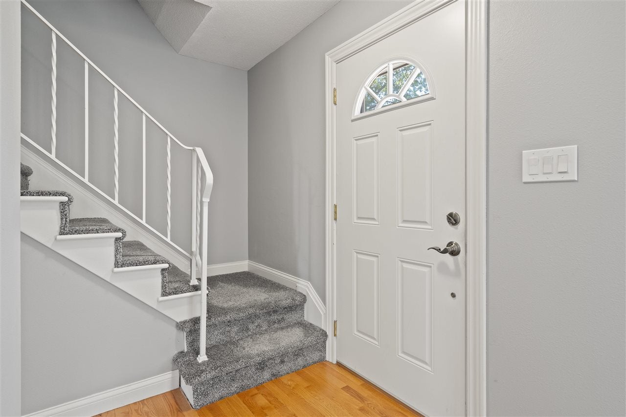 3712 Wenig Road Northeast Cedar Rapids, IA 52402 - Photo 4 of 38 Gallery Image 4