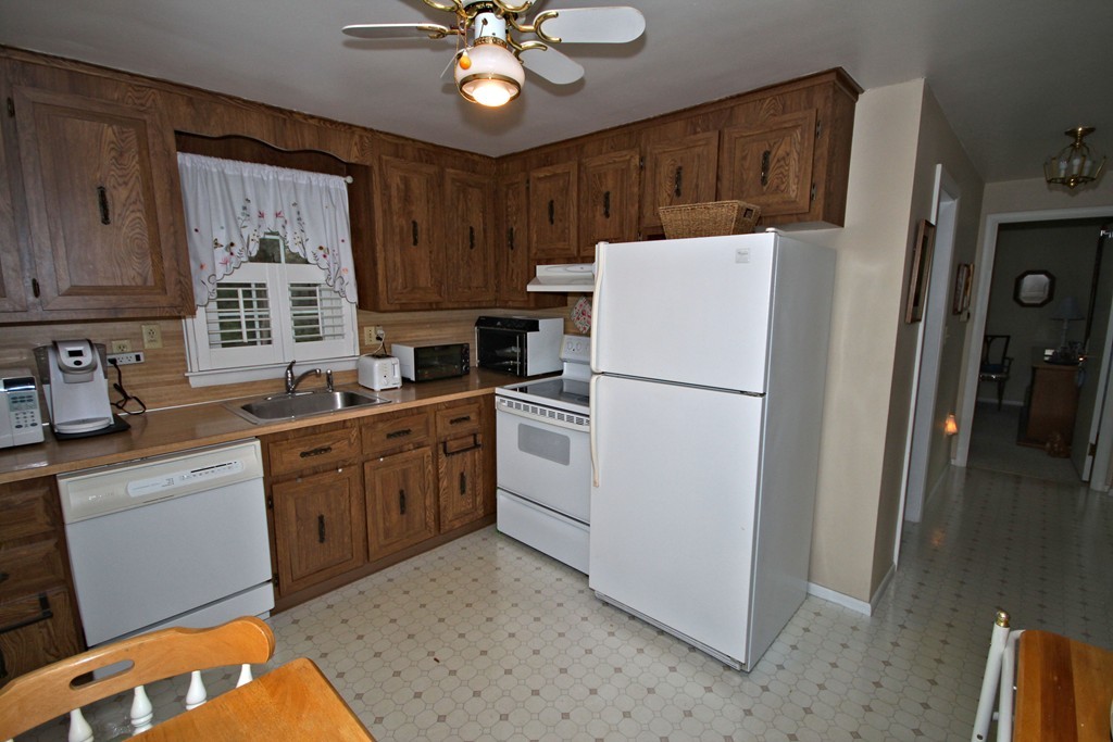 35 Hillsdale Road Holbrook, MA 02343 - Photo 12 of 17