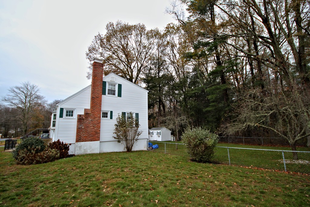35 Hillsdale Road Holbrook, MA 02343 - Photo 3 of 17